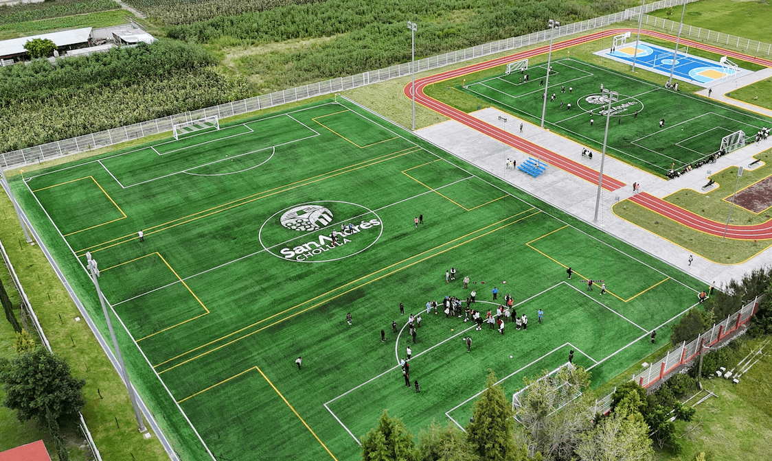 Palabra cumplida en San Antonio Cacalotepec; inaugura Mundo Tlatehui nuevo deportivo.